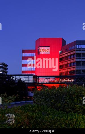 Bâtiment Éclairé D'Entreprise, Ergo Haus, Lichtfest City Nord, Hambourg, Allemagne, Banque D'Images