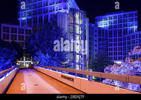 Bâtiment Éclairé D'Entreprise, Ergo Haus, Lichtfest City Nord, Hambourg, Allemagne, Banque D'Images