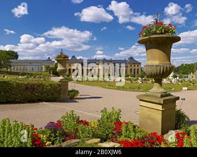 Orangery du château de Friedenstein à Gotha avec vases, Thuringe, Allemagne, Banque D'Images