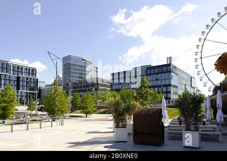 Ferris Wheel, Terrasses Marco Polo, Hafencity, Hanseatic City De Hambourg, Allemagne, Banque D'Images