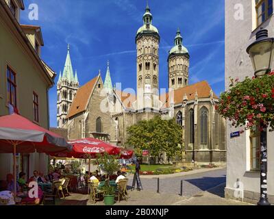 Place de la cathédrale avec la cathédrale de Naumburg de Saint-Pierre et Paul, Naumburg / Saale, Saxe-Anhalt, Allemagne, Banque D'Images