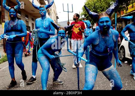 Port D'Espagne, Trinidad, Tt. 21 février 2020. Les personnages traditionnels du carnaval sont descendus dans les rues de Port of Spain, le vendredi 21 février 2020 pour un défilé à midi dans l'un des nombreux événements menant au carnaval qui se tiendra les 24 et 25. Février 2020. Crédit: G. Ronald Lopez/Zuma Wire/Alay Live News Banque D'Images