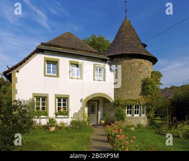 Tour Pigeon avec maison, Abbaye de Marienmünster près de Höxter, Rhénanie-du-Nord-Westphalie, Allemagne, Banque D'Images