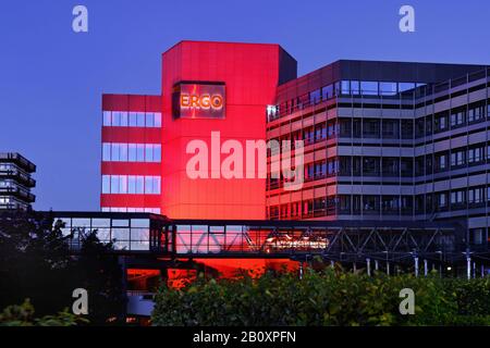 Bâtiment Éclairé D'Entreprise, Ergo Haus, Lichtfest City Nord, Hambourg, Allemagne, Banque D'Images