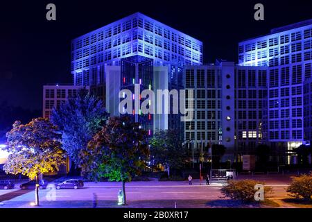 Bâtiment Éclairé D'Entreprise, Ergo Haus, Lichtfest City Nord, Hambourg, Allemagne, Banque D'Images