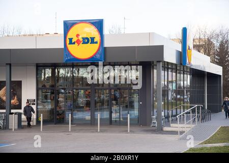 Lidl, chaîne allemande de supermarchés à prix réduit. Gdansk, Pologne 13 Février 2020 © Wojciech Strozyk / Alay Stock Photo *** Local Caption *** Banque D'Images