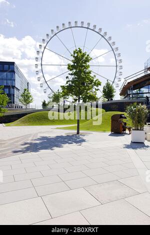 Ferris Wheel, Terrasses Marco Polo, Hafencity, Hanseatic City De Hambourg, Allemagne, Banque D'Images