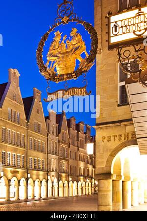 Prinzipalmarkt, marché historique principal le soir, Allemagne, Rhénanie-du-Nord-Westphalie, Muensterland, Munster Banque D'Images