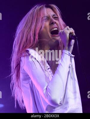 13 février 2020, Los Angeles, Californie, États-Unis: Arrow de Wilde Starcrawler se produit à Lucha Vavoom '' Pins Ups 'N PIN Downs'' au Mayan Theatre. (Image De Crédit : © Billy Bennight/Zuma Wire) Banque D'Images