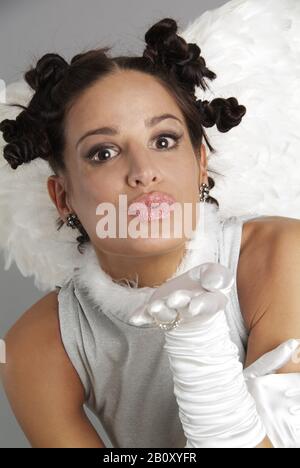 Jeune femme vêtue comme ange de Noël, Banque D'Images