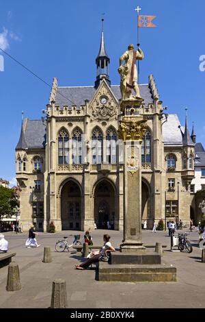 Hôtel de ville avec colonne Roland à Fischmarkt à Erfurt, Thuringe, Allemagne, Banque D'Images