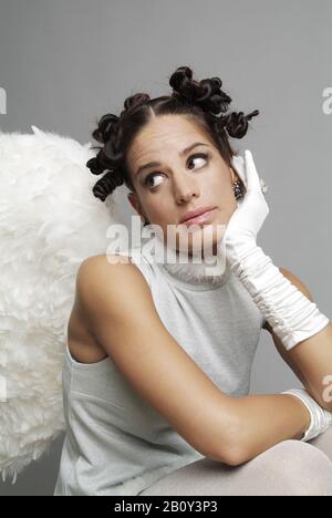 Jeune femme vêtue comme ange de Noël, Banque D'Images