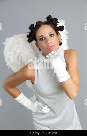 Jeune femme vêtue comme ange de Noël, Banque D'Images