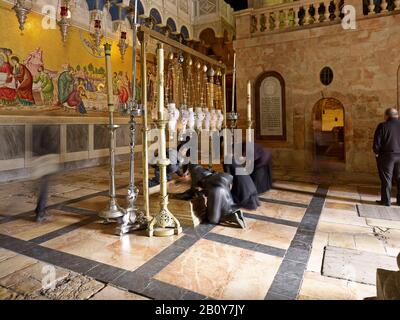 Pierre d'onction dans l'Église du Saint-Sépulcre à Jérusalem, Israël, Banque D'Images