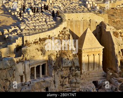 Tombeau pyramidal de la fille de Pharaon et de Zachararias dans la vallée du rein avec funérailles dans le cimetière juif, Jérusalem, Israël, Banque D'Images