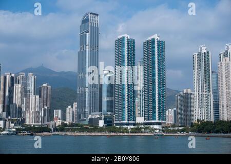 Hong Kong - 25 Décembre 2019 : Vue Sur La Ville De Tsuen Wan Depuis La Promenade Tsing Yi Banque D'Images