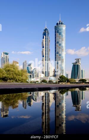 JW Marriott Marquis Hotel, (le plus haut hôtel au monde) Sheikh Zayed Road, Al Safa Park, Business Bay, Dubaï, Émirats arabes Unis, Banque D'Images