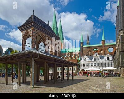 Kaak avec hôtel de ville sur le marché, Hanseatic City de Lübeck, Schleswig-Holstein, Allemagne, Banque D'Images