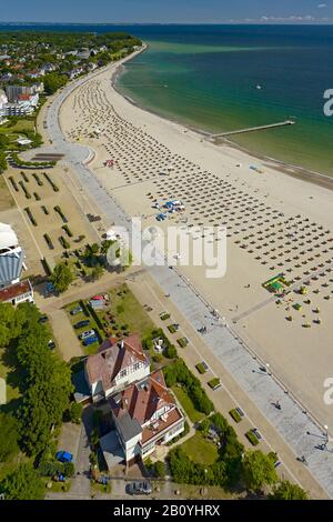 Vue sur la plage de la mer Baltique de Travemünde, Schleswig-Holstein, Allemagne, Banque D'Images