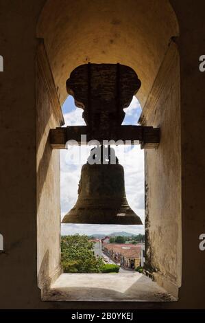 Cloche de la Basilique de la Asuncion, León, Nicaragua, Amérique centrale, Banque D'Images