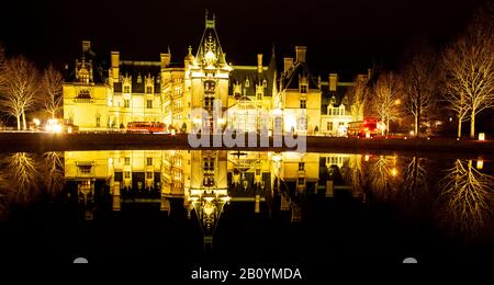 Biltmore Estate Illuminé pour la nuit de vacances à Asheville Caroline du Nord pendant la semaine de Noël en décembre 2019 Banque D'Images