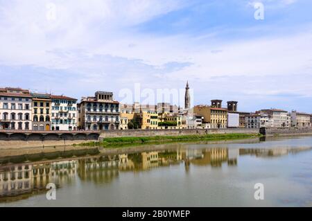 Vue de Ponte alle Grazie à Lungarno delle Grazie, Florence, Toscane, Italie, Banque D'Images