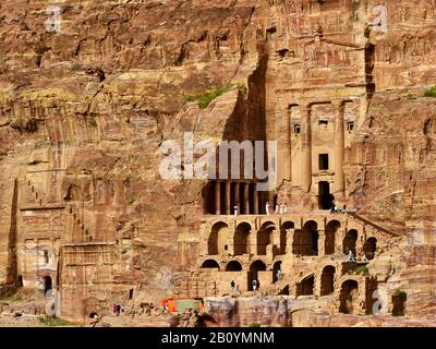 La tombe de l'urne de la ville rock de Petra, Jordanie, Moyen-Orient, Banque D'Images