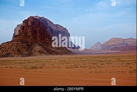 Khor El Ajram À Wadi Rum, Province D'Aqaba, Jordanie, Moyen-Orient, Banque D'Images