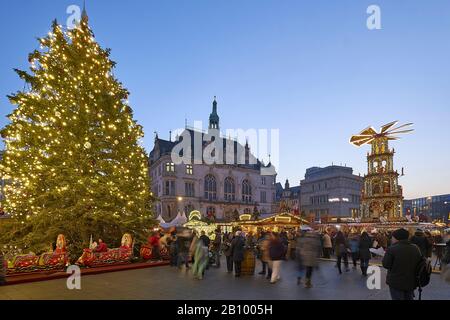 Marché de Noël avec hôtel de ville à Halle / Saale, Saxe-Anhalt, Allemagne Banque D'Images