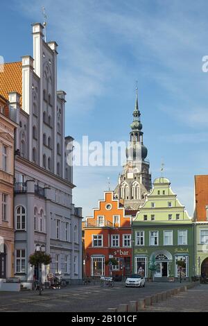 Vieille ville avec cathédrale Saint-Nikolai à Greifswald, Mecklembourg-Poméranie-Occidentale, Allemagne Banque D'Images