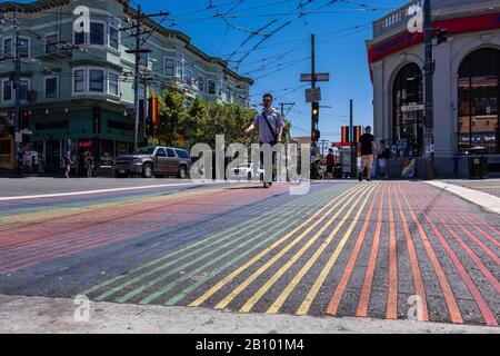 Des marqueurs de passerelle dans le quartier branché Le Castro, San Francisco, Californie, États-Unis Banque D'Images