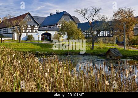 Nitschareuth, village historique vert avec Vierseuthöfen près de Greiz, Thuringe, Allemagne Banque D'Images