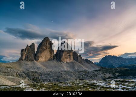 Trois Pinnacles Au Coucher Du Soleil, Trois Peaks Nature Park, Sexten Dolomites, Tyrol Du Sud, Italie Banque D'Images