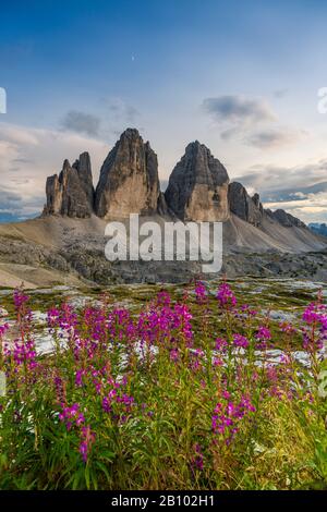 Trois Pinnacles Au Coucher Du Soleil, Trois Peaks Nature Park, Sexten Dolomites, Tyrol Du Sud, Italie Banque D'Images