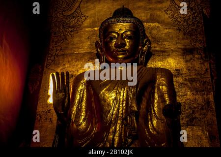 Statue de Bouddha dans la ville royale historique de Bagan, Mandalay, Myanmar Banque D'Images