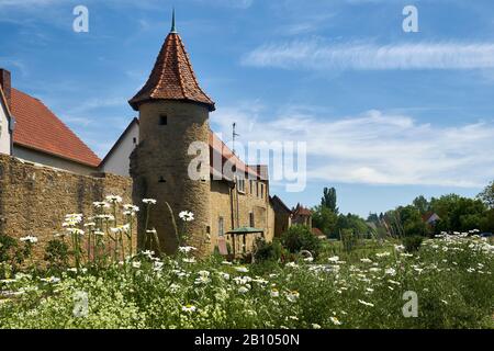 Le sud du mur de la ville de Mainbernheim, Basse Franconie, Bavière, Allemagne Banque D'Images