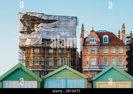 Cottage de plage coloré à Brighton Beach, Brighton, Angleterre Banque D'Images