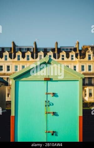 Cottage de plage coloré à Brighton Beach, Brighton, Angleterre Banque D'Images