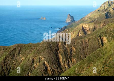 Vue depuis les montagnes Anaga jusqu'à la mer, Tenerife, les îles Canaries Banque D'Images