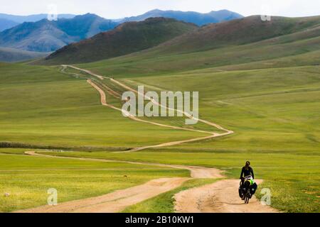 Le vélo dans la steppe de Mongolie, Mongolie Banque D'Images