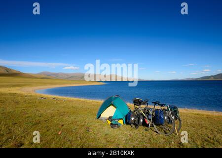 Camping Sur Le Lac Terkhiin Tsagaan, Mongolie Banque D'Images
