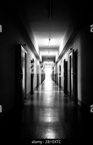 Couloir dans l'aile des interrogatoires, ancienne prison de Stasi, Mémorial de Hohenschönhausen, Berlin Banque D'Images