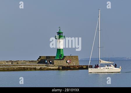 Phare au port de Sassnitz, Rügen, Mecklembourg-Poméranie occidentale, Allemagne Banque D'Images