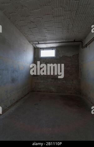 Cellule au sous-sol, aile 'U-Boot', ancienne prison de Stasi, Mémorial de Hohenschönhausen, Berlin, Allemagne Banque D'Images