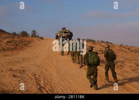 les soldats israéliens attaquent - la guerre contre la terreur Banque D'Images
