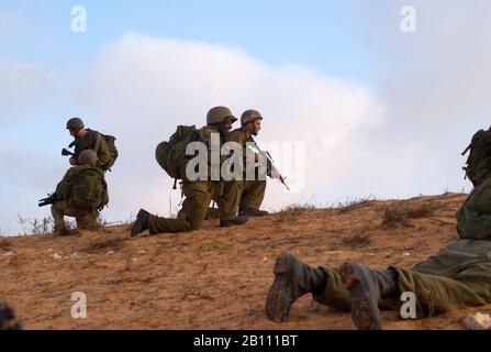 les soldats israéliens attaquent - la guerre contre la terreur Banque D'Images