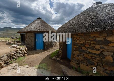 Une maison traditionnelle dans un village, Lesotho, Afrique Banque D'Images