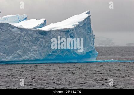 Iceberg dans le détroit de Gerlache, Antarctique Banque D'Images