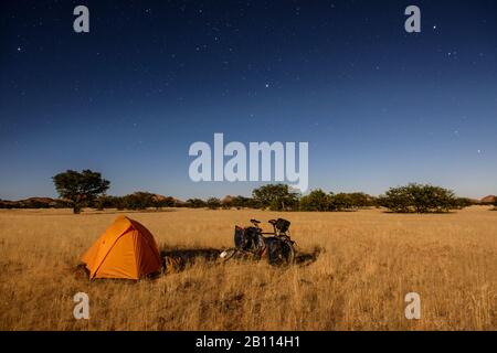 Camping dans la nature. Damaraland, Namibie, Afrique Banque D'Images