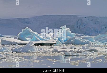 Sculptures de glace dans le détroit de Gerlache, Antarctique Banque D'Images